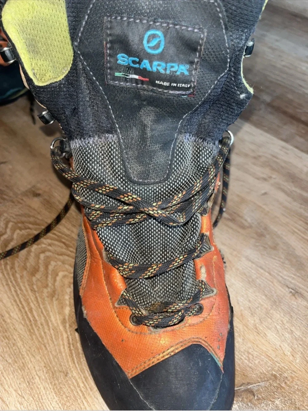 Scarpa **note are